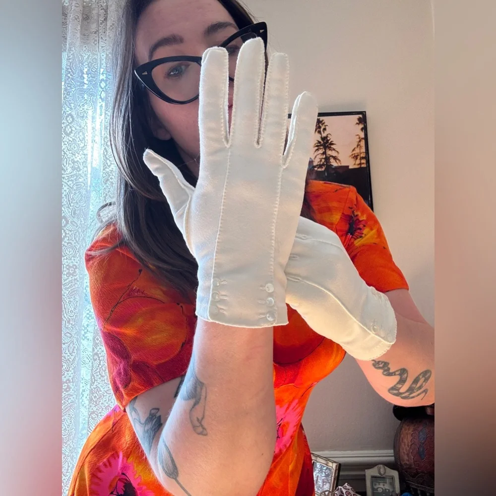 60s Vintage White Gloves with Pearl Detailing